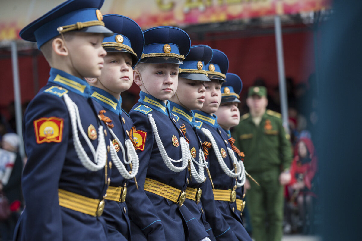 Важнейшая задача государства — воспитание и достойное образование подрастающего поколения. В России становятся все популярнее кадетские училища — альтернатива общеобразовательным школам.-2