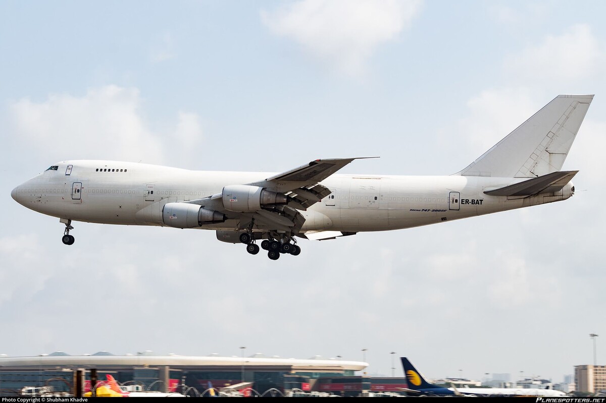 Boeing 747-281BSF авиакомпании Fly Pro, переделанный из пассажирского самолёта, выпущенного в 1987 году для All Nippon Airways