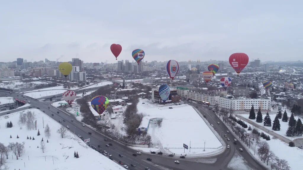 14 шаров летали над Уфой 