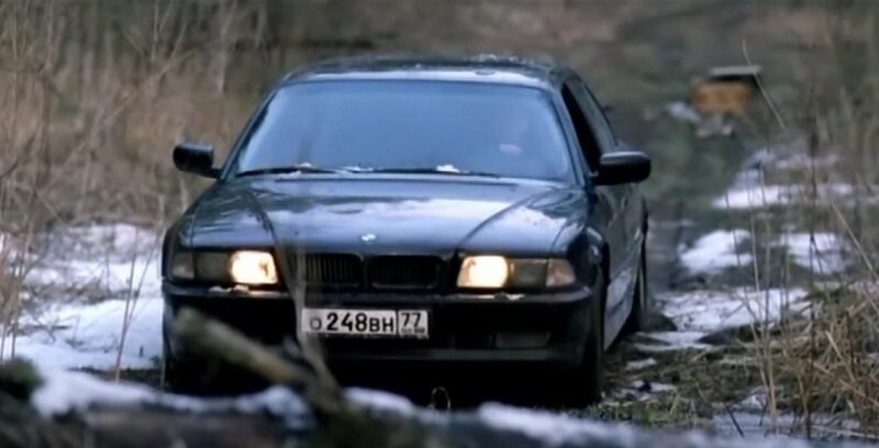 Кадр из фильма <<Бумер>>, автомобиль марки BMW-750IL