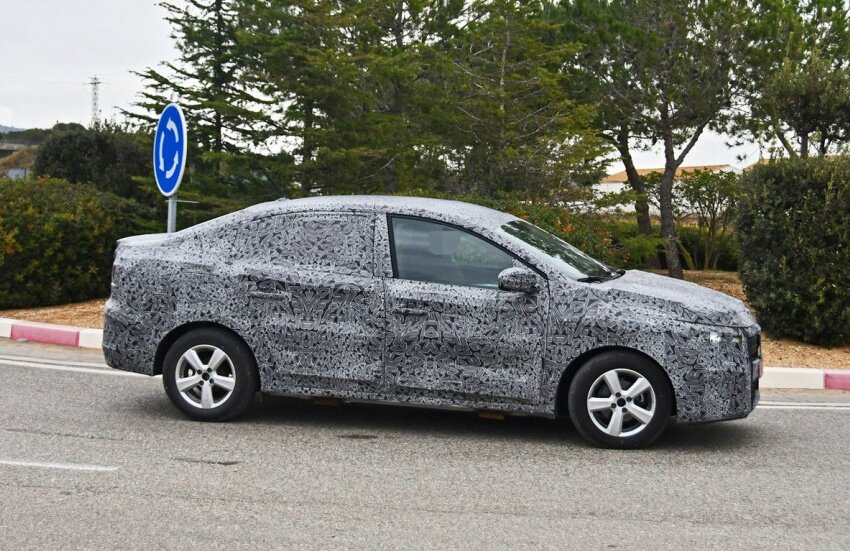 Первый из нового поколения Dacia Logan