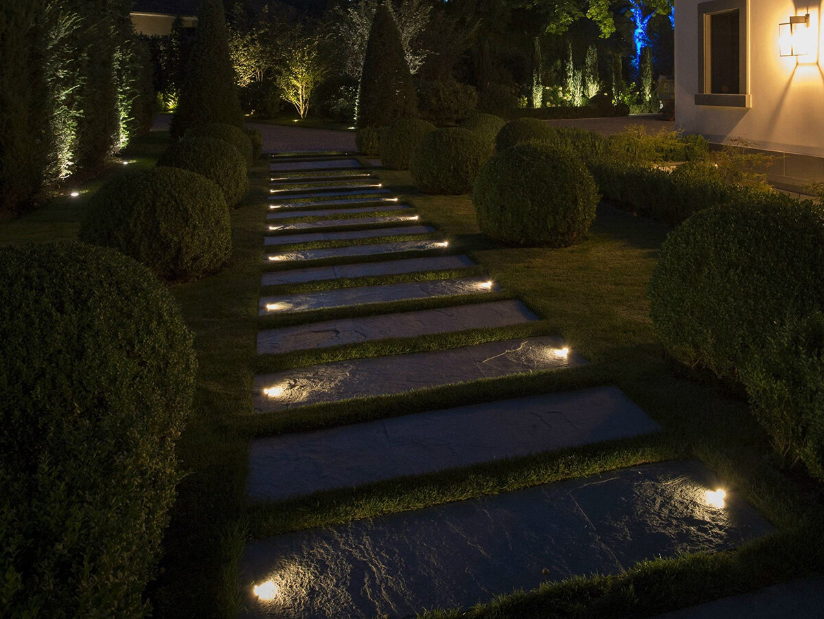 Садовое освещение на миллион: свечные фонари и подсвечники