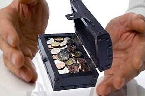 
Умирает богатый родственник и передает состояние. Со многими людьми случалась подобная история - умирали дедушки, дяди, мужья. Но потеря близкого человека — тяжёлая утрата, поэтому этот пункт не может быть в приоритете.