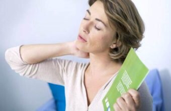 
  Многие выбирают то, какие лекарства принимать при климаксе, по отзывам.  Конечно, это неправильный подход и лучше обратиться за помощью к  специалисту. Но если вы по каким-то причинам решили этого не делать,  стоит узнать о показаниях и противопоказаниях перед покупкой и началом  потребления заранее.