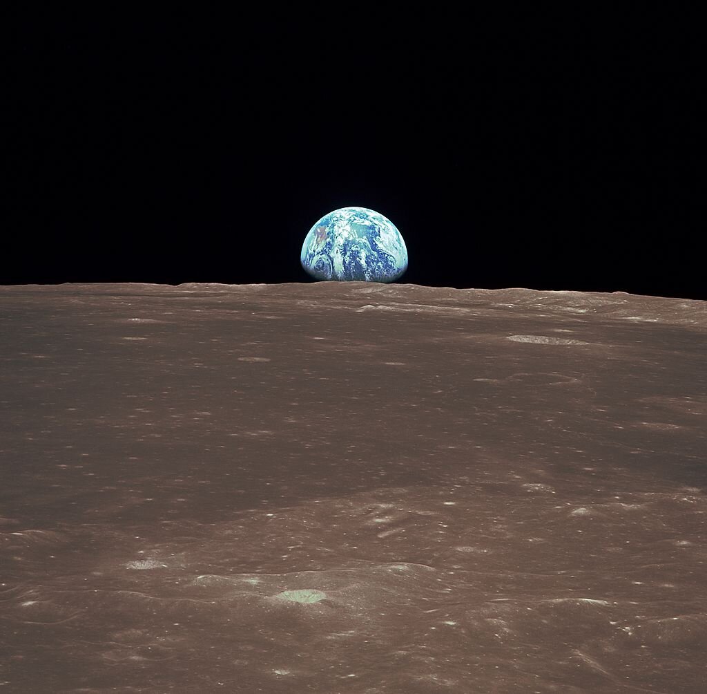 Восход Земли над лунным горизонтом. «Аполлон-11» подлетает к Морю Смита.