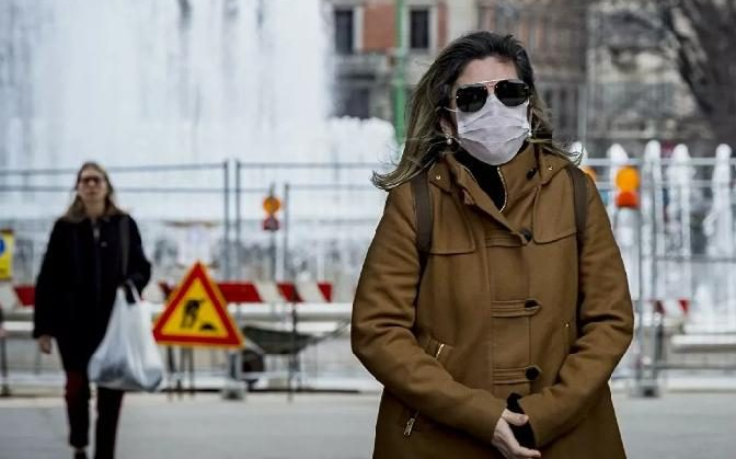 Люди в масках. Фото с открытых источников