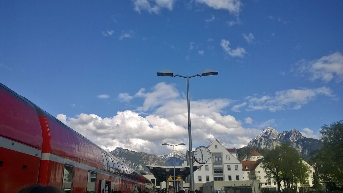 Поезд на станции в Фюссене