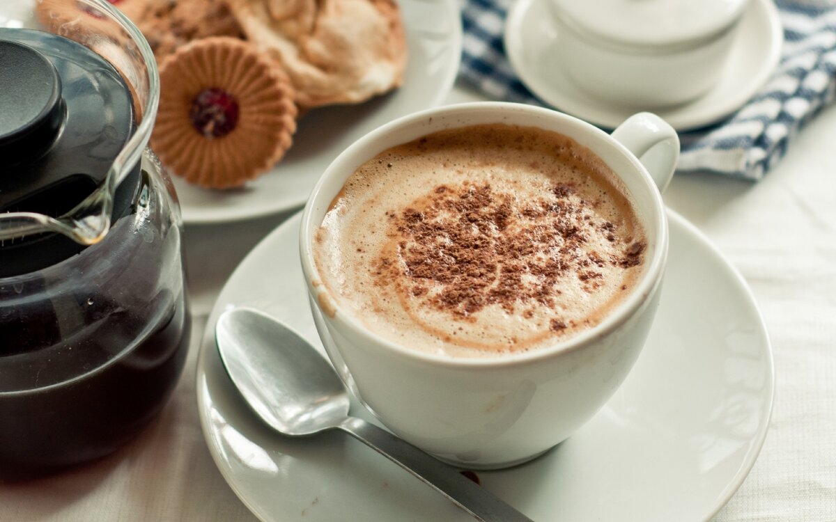 Источник: https://www.wallpapermania.eu/download/2013-08/5603/Good-morning-delicious-coffee-with-cream-foam_5120x3200.jpg