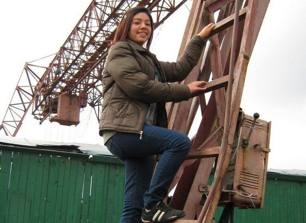 крановщицам - палец в рот не клади!