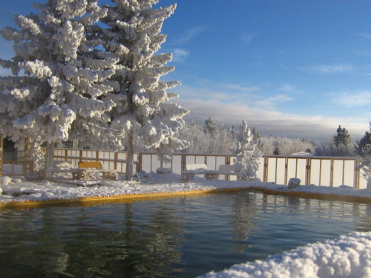 Один из бассейнов зимой, источник: takhinihotsprings.com