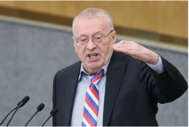 Лидер ЛДПР считает, что для погашения конфликтов и войн на территории постсоветского пространства надо некоторые суверенные республики сделать регионами РФ.Лидер ЛДПР считает, что для погашения конфликтов и войн на территории постсоветского пространства надо некоторые суверенные республики сделать регионами РФ.По мнению Жириновского, Украину, Белоруссию, Азербайджан и Армению из-за их неправильной внешней и внутренней политики рано или поздно разорвут на куски. Есть риск того, что они вообще перестанут существовать. И единственный способ спасти их - присоединить их к России. Как считает политик, в Кремле должны серьезно задуматься на эту тему.Более того, Владимир Жириновский даже уже имеет предварительный план действий в этом направлении. В прямом эфире радиостанции «Комсомольская правда» лидер ЛДПР пояснил, что Москва должна поставить вопрос ребром перед правительствами вышеупомянутых стран, которым нужно объяснить, что в случае большой эскалации Россия не всегда может оказаться рядом, чтобы в очередной раз выправить ситуацию.Поэтому воссоединение с Россией могло бы стать для них настоящим спасением. В ином случае эти государства могут подвергнуться серьезной внешней угрозе, их могут просто растащить по кусочкам.По мнению Жириновского, Прибалтика и Польша давно точат зуб на Белоруссию. Румыния, Венгрия и все та же Польша готовы поделить Незалежную. А Турция с Ираном вполне могут вступить в схватку за южный Кавказ.