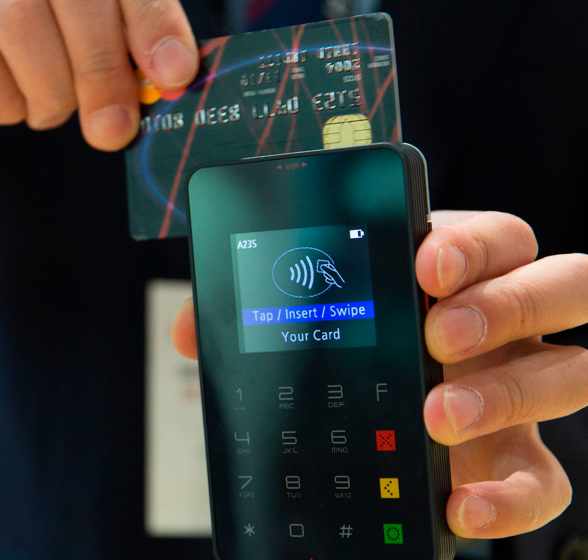 Терминал и банковская карта