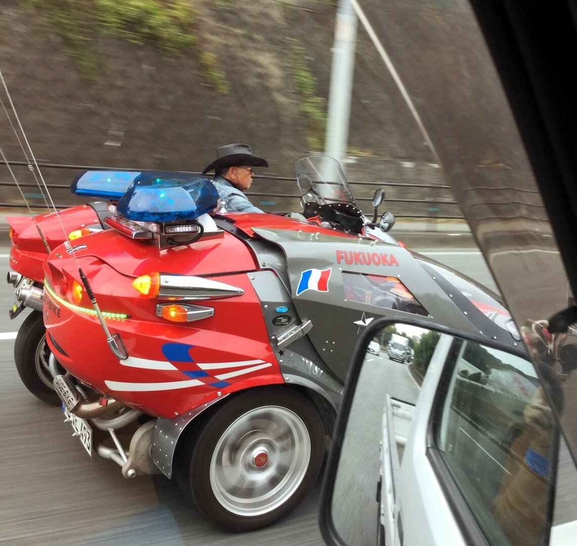 Фукуока. На дороге