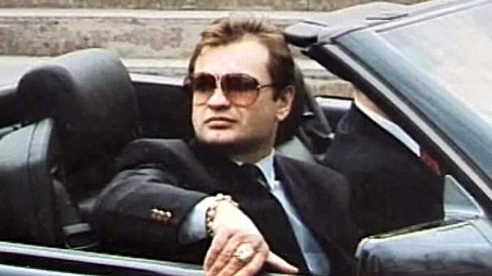 Полный размер
Витя Рязанский он же Айрапетов в своем SL убит в 1995 году