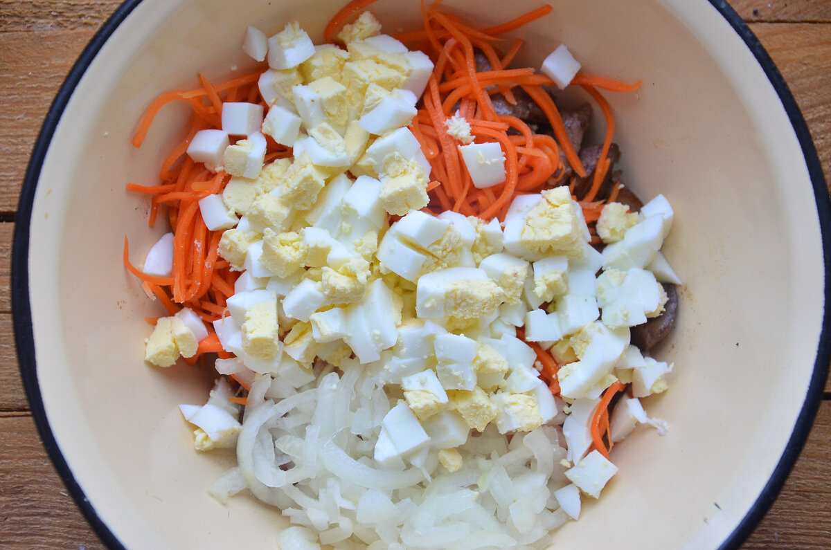 Салат с печенью и морковью