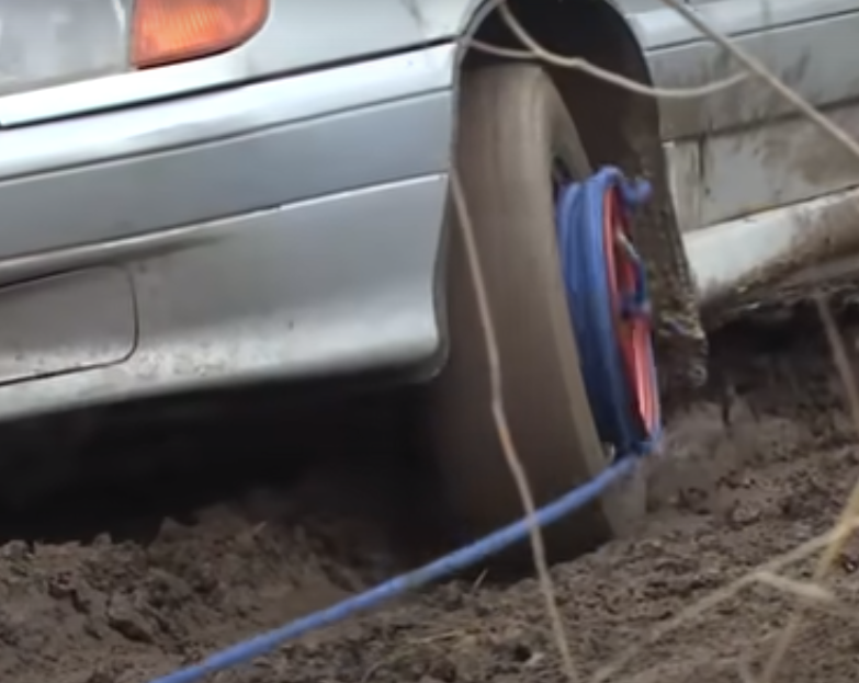 Очень простая в изготовлении самодельная лебедка (без мотора), поможет выехать самостоятельно из любой грязи