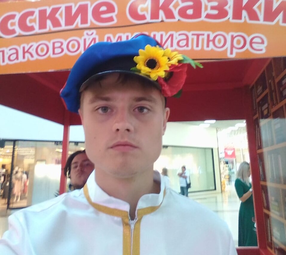 Сын на работе прошлым летом...