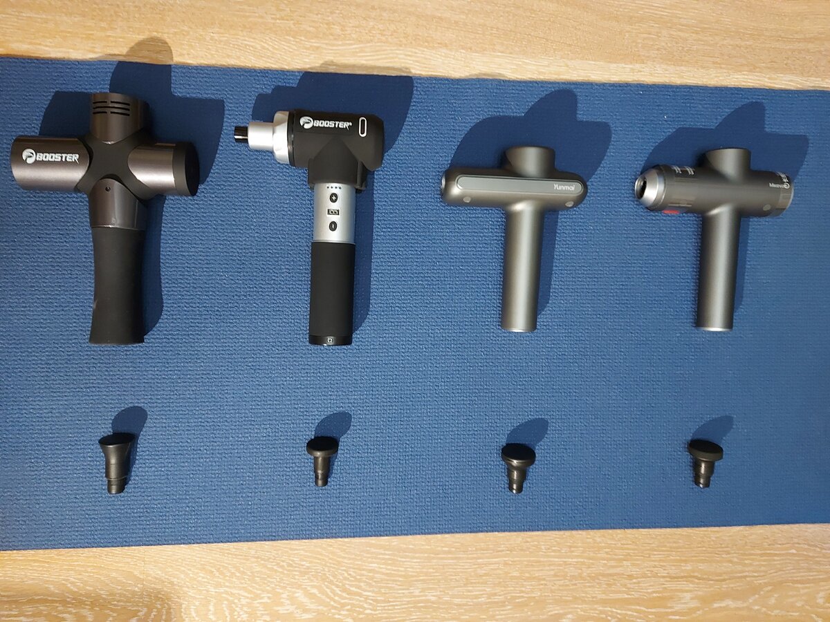Плоская насадка на массажер Booster Pro 3 (1й слева), Booster Pro 2 (2й слева), Yunmai ProBasic (3й слева) и Yunmai Meawon (4й слева