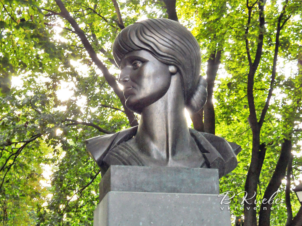 А а ахматова памятник культуры. Памятник анне ахматовой. Памятник анне ахматовой. Памятник анне ахматовой в санкт-петербурге. Памятник анне ахматовой.