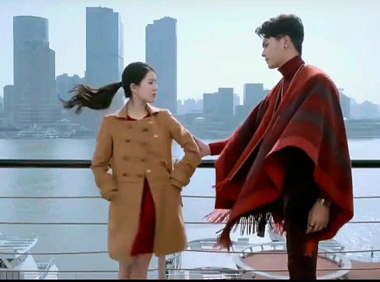 Кадр из фильма "Осенняя сказка", в главных ролях: Цзяо Жуй, Сюй Кай(Кевин Сюй), Чжао Лу Сы