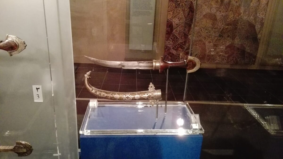 Фото из архива автора. Сувениры из Китая, изготовлены имитации под влиянием моды на восточные реликвии для запада.