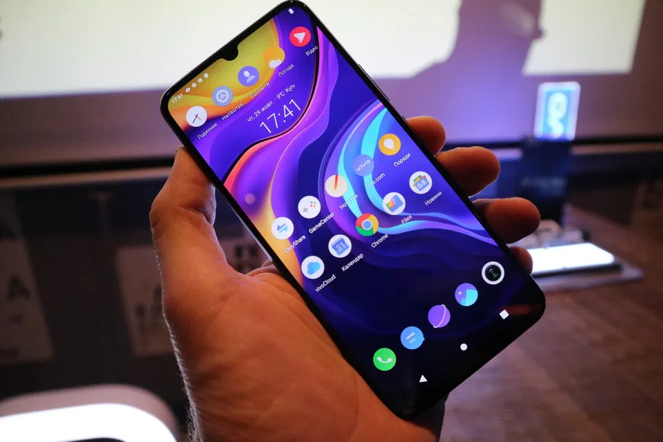 Xiaomi и Samsung такого не ожидали, Vivo выпустили первый смартфон с Android 11: Snapdragon 720G и 8/128ГБ памяти1