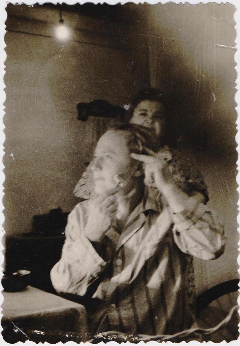 Из личной коллекции. Криво обрезано фигурным резаком