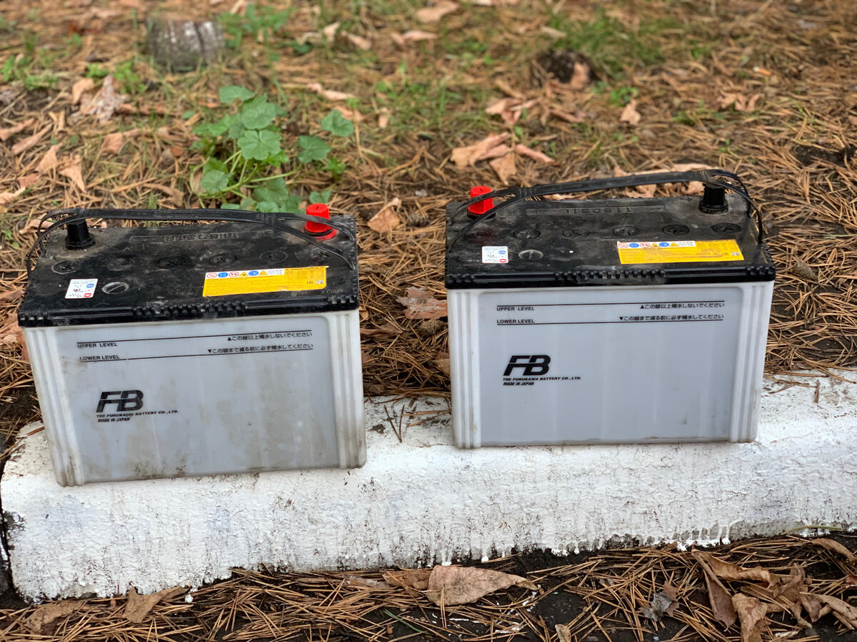 Японский аккумулятор. Зимний акб. Зима машина аккумулятор. Авто аккумулятор в срегу. Авто аккумуляторы много.