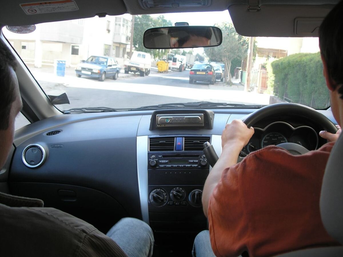 В категории за 100-200 тысяч рублей праворукие машины до сих пор выглядят наиболее привлекательно с точки зрения техники                                                                                                Oleh Kernytskyi, CC BY-SA 3.0 <https://creativecommons.org/licenses/by-sa/3.0>, via Wikimedia Commons