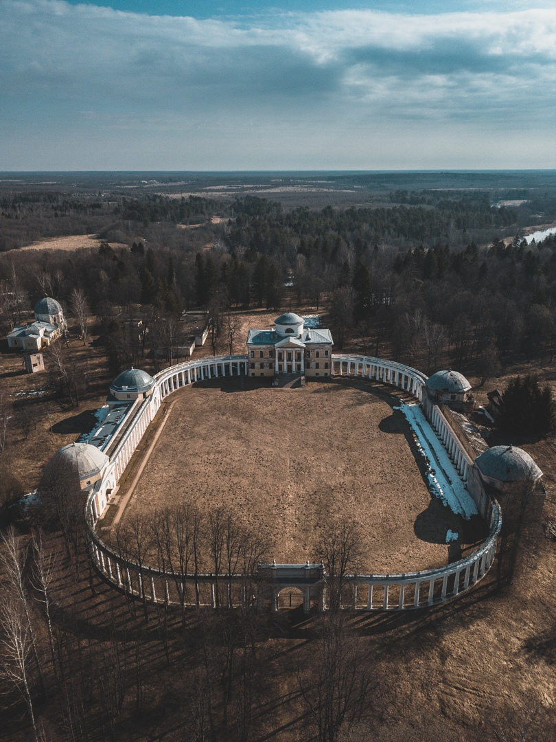 Усадьба Знаменское-Раёк. Фото принадлежит автору.