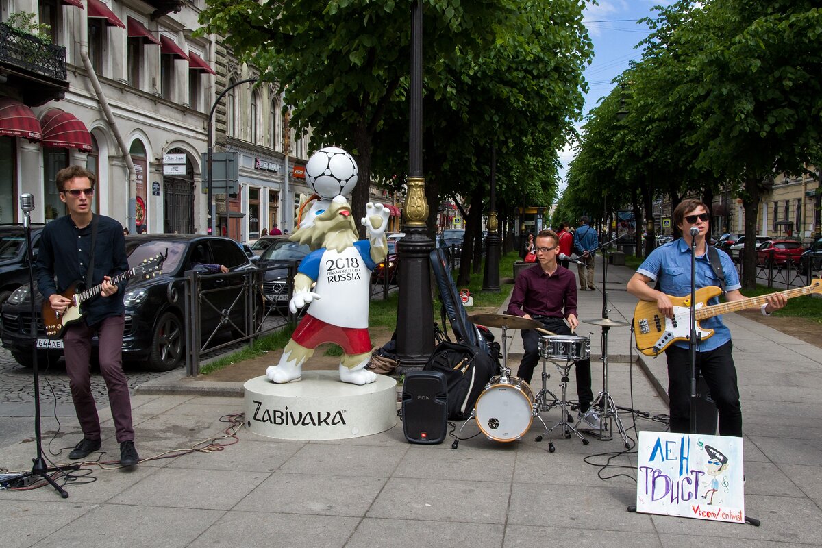 уличные музыканты спб. уличный музыкант эрик питер. музыканты на малой конюшенной. поиск музыкантов спб. латвийская группа brainstorm.