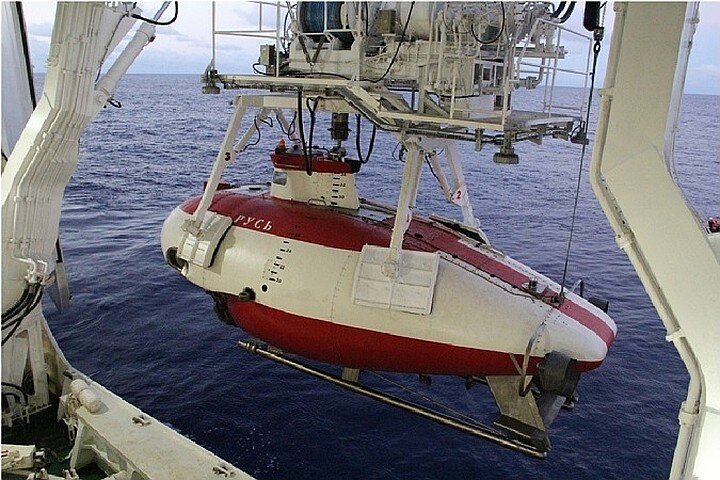 Обитаемый самоходный глубоководный подводный аппарат 