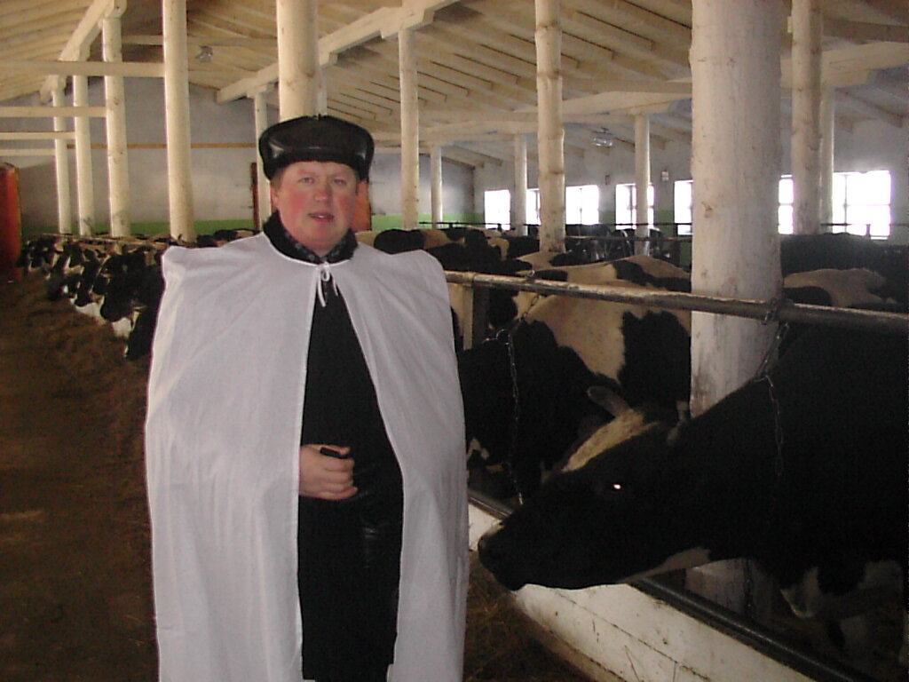 Со своим молоком, картошкой, ягодами и рыбой деревня выживет в любое лихолетье! Выдавать коров и коз деревенским - лучше чем платить пособия. Люди заработают сами!