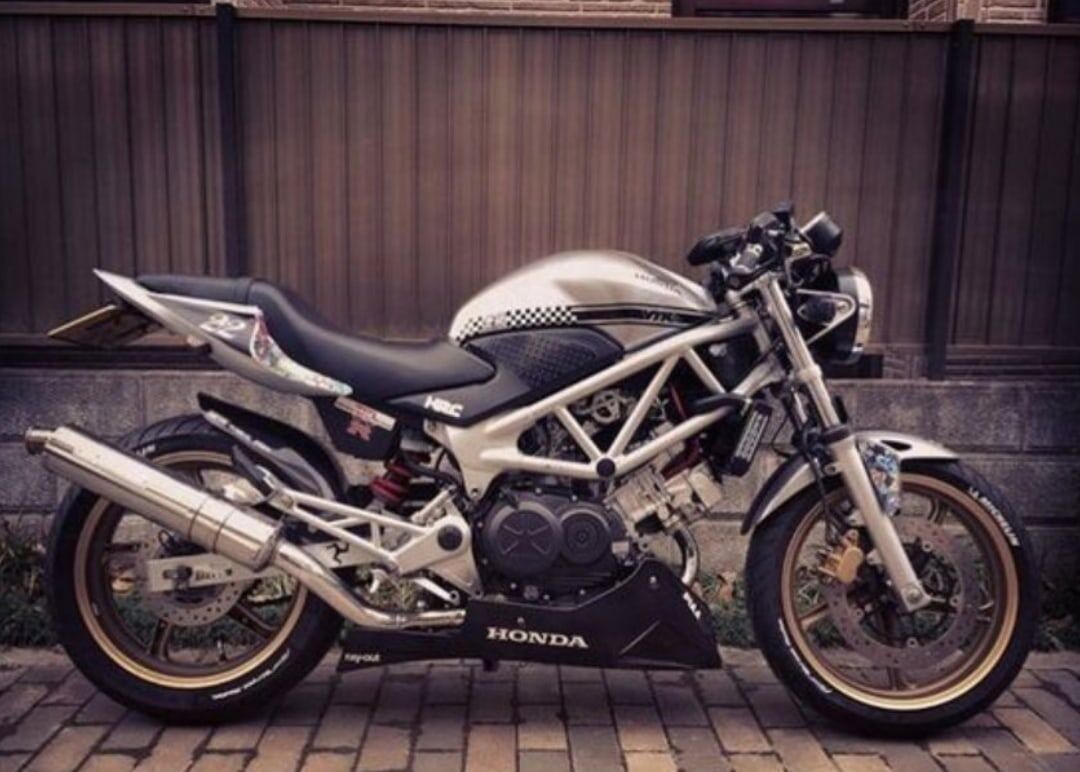 Honda VTR 25