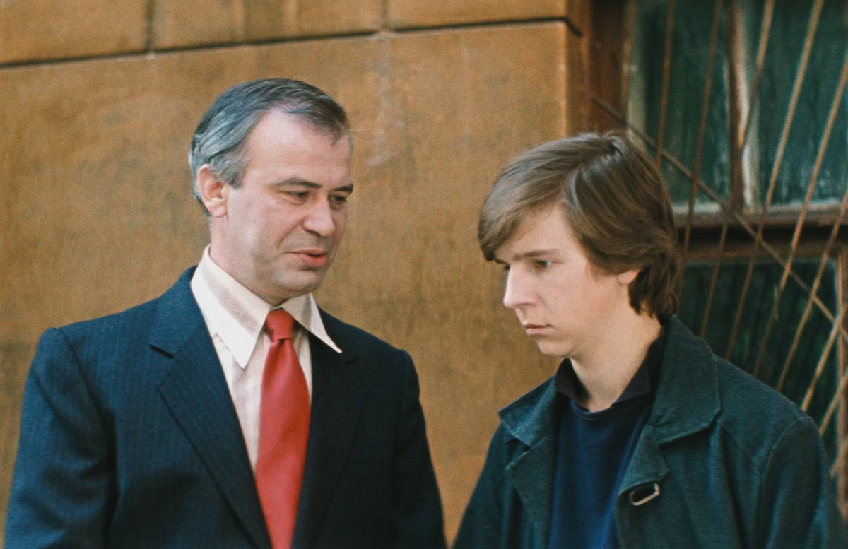 Кадр из фильма  «Курьер»(1986). Kinomania.ru