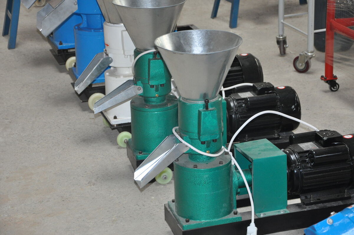 Гранулятор гпк 50. Гранулятор бытовой пг-120прш. Гранулятор usmex 150м. Гранулятор для комбикорма бытовой 220в. Гранулятор 220в.