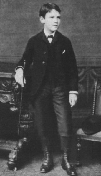 С. Моэм в детстве