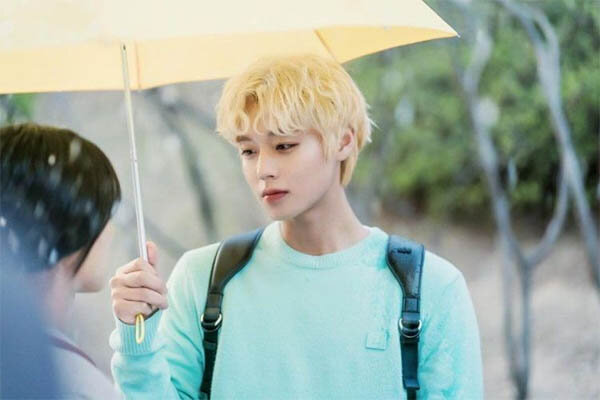 Пак Джи Хун в дораме "Зеленая весна в дали" - фотография взята из открытого источника