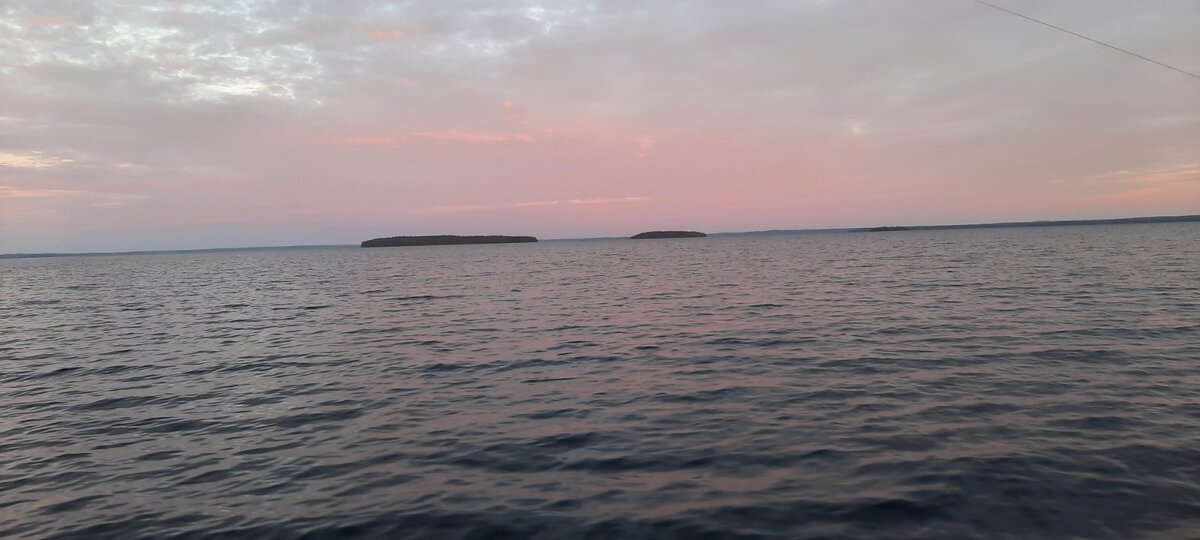 рассвет на озере Янисъярви,  Республика Карелия