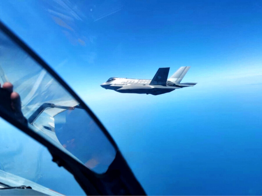 F-35A, вид из кабины Су-30СМ. / Источник фото: Яндекс.Картинки