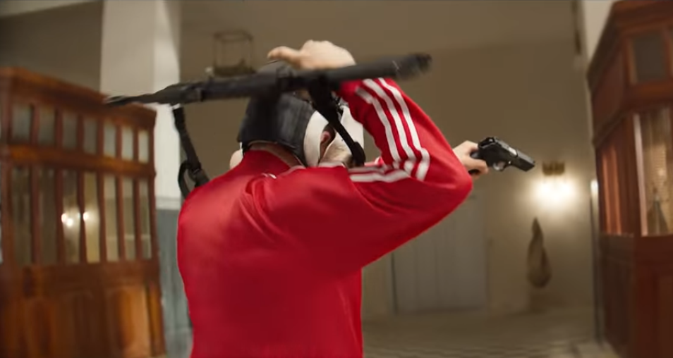 Автомат АКМ и оружейный ремень Долг в фильме Майор Гром. 