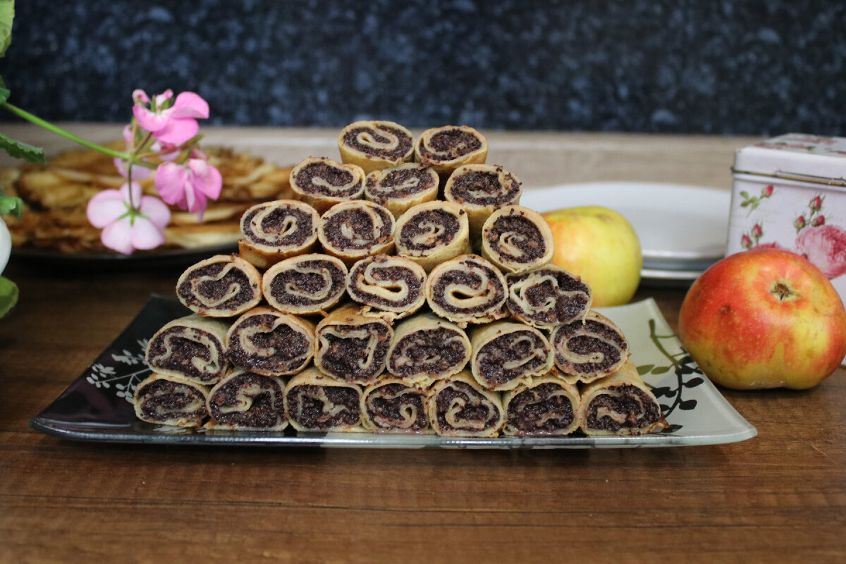 Мой фаворит среди сладких блинов, конечно же, маково-вишневые)) Словами не передать как это вкусно! 