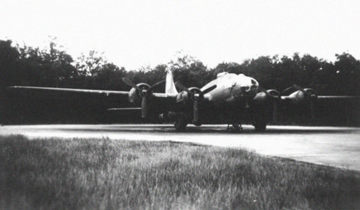 B-17F “Роял Флеш” на аэродроме в Англии.