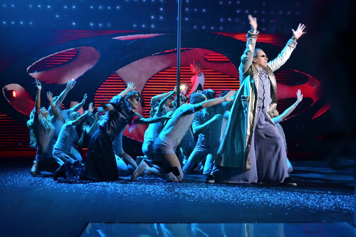 «О дивный новый мир» Хаксли в постановке Юрия Грымова — яркое и запоминающееся зрелище (фото: Анатолий Горяинов)