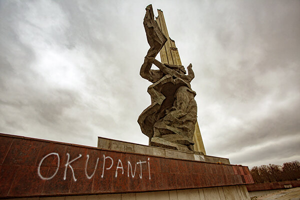 Мемориал советским воинам в Риге. #противссср, #ваффен, #европа, #фашисты, #нацисты, #чехи, #чехия, #оккупанты, #легион, #добровольцы. /фото реставрировано мной, изображение взято из открытых источников/