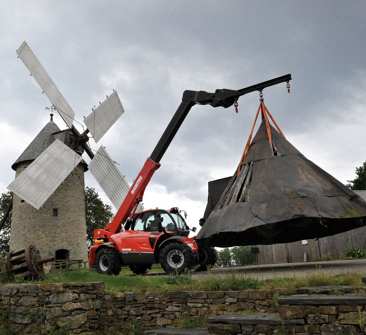 Телескопический колесный погрузчик Manitou MHT-X 