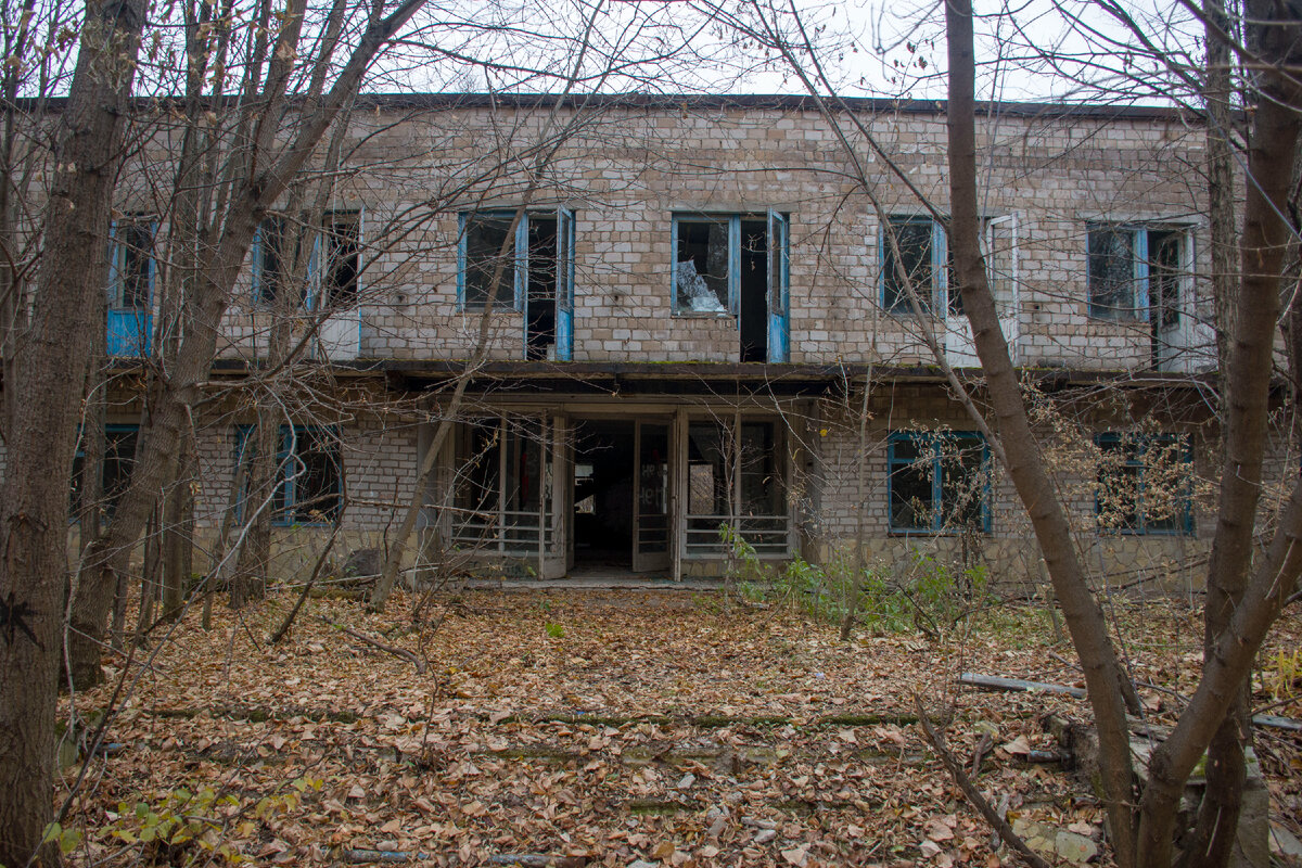 Уцелевший корпус. Снаружи намного лучше, чем внутри.