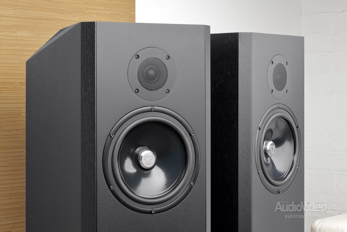 О крошечной компании Kudos Audio, которая производит совсем не крошечные акустические системы класса High End, пока мало наслышаны даже самые пытливые аудиофилы. Но не исключено, что бренд Kudos скоро встанет в один ряд с самыми узнаваемыми акустическими марками из UK. Так что не будем откладывать знакомство.