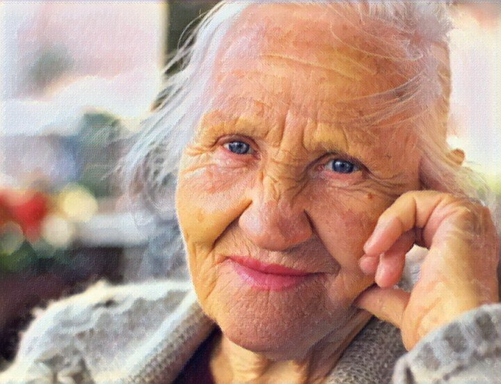 агрессия пожилых людей. встреча старушек. пожилая женщина улыбается. недовольная бабушка. старость.