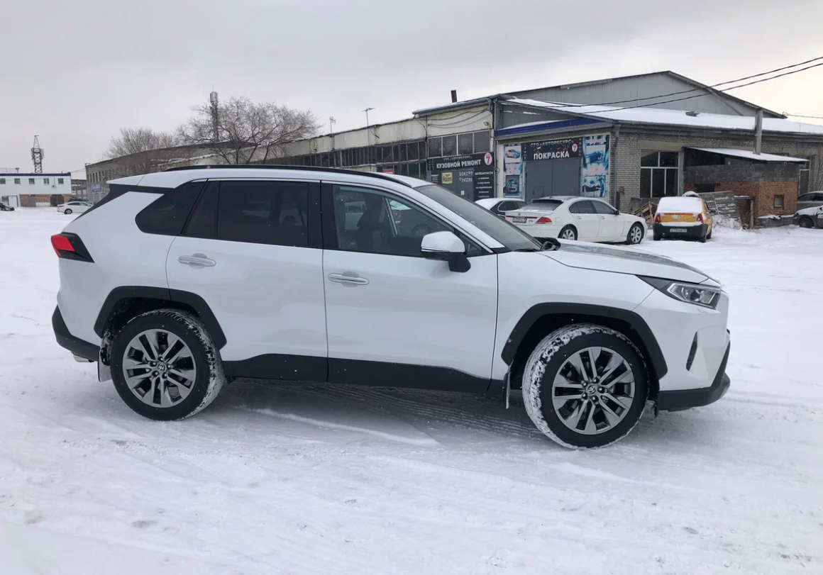 Покатался 1 месяц на новом Toyota RAV4. Делюсь личным опытом и почему я не  посоветую его покупать | Андрей Якунин | Про авто | Дзен